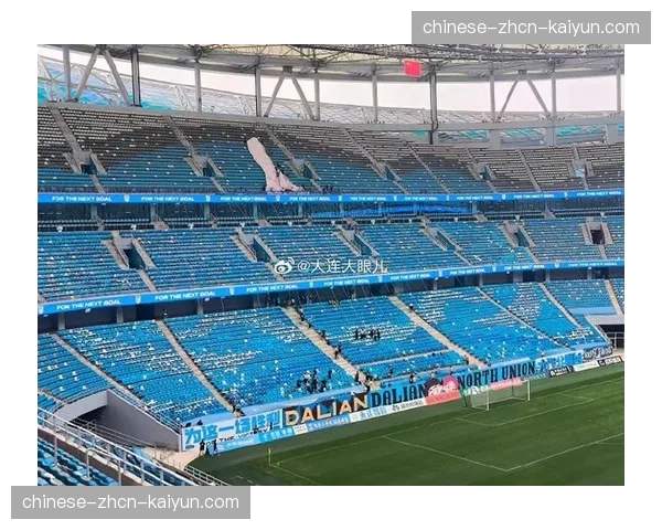 国际米兰北看台展示巨型Tifo致敬即将离队的队长